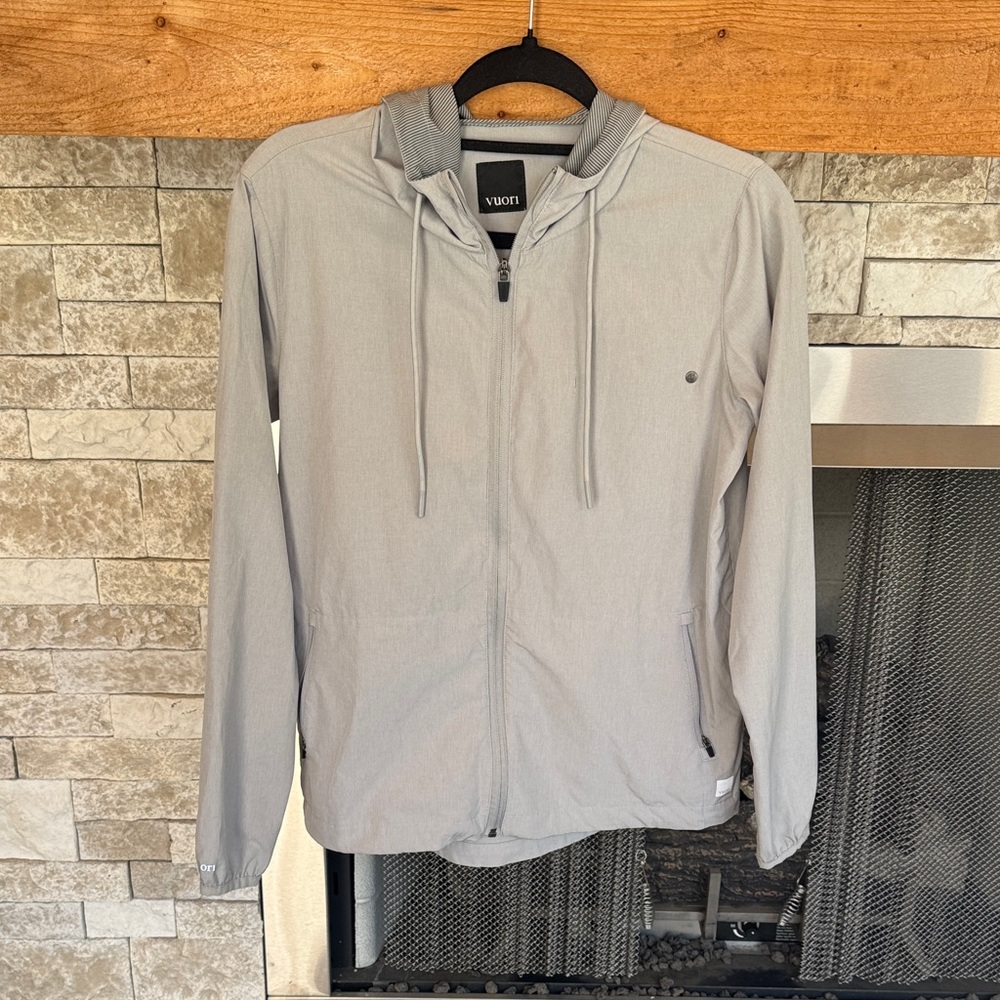 Vuori Women’s Hooded Outdoor Trainer Shell Jacket, sz small - Picture 2 of 8